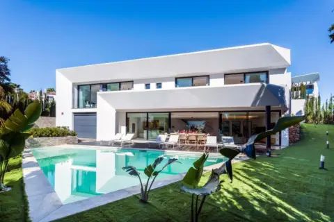 Casa unifamiliar en calle >Av. Benajarafe, nº >
