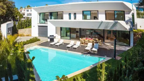 Casa unifamiliar en calle >Av. Benajarafe, nº >