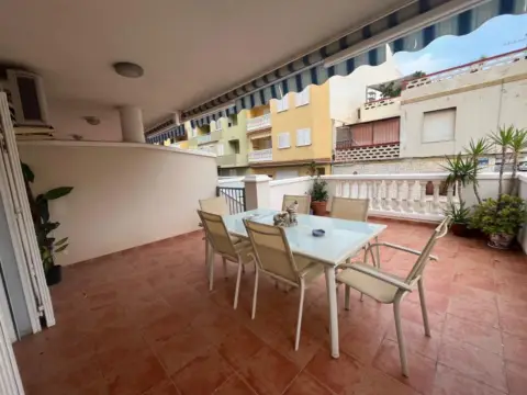 Casa pareada en calle >C. Benidorm, nº >