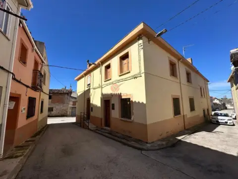Casa en Avenida de los Reyes Católicos-Paseo de San Antonio