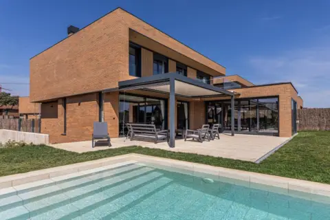 Casa unifamiliar en calle >Av. Lazarejo, nº >