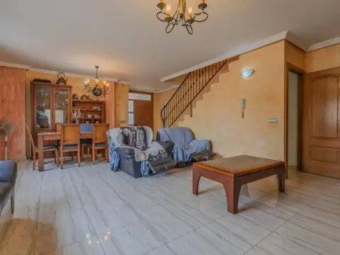 Casa unifamiliar en calle >C. Cortés Valencianas, nº >