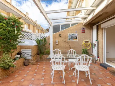 Casa adosada en calle >C. Mar de Creta, nº >