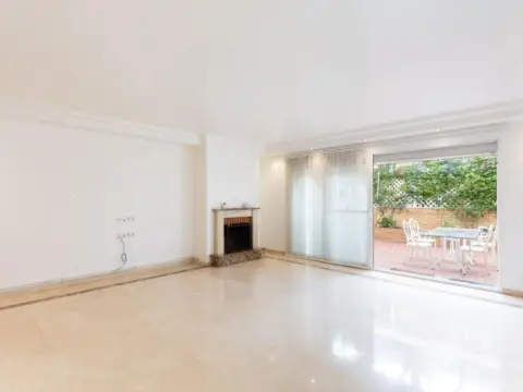 Casa adosada en calle >C. Mar de Creta, nº >