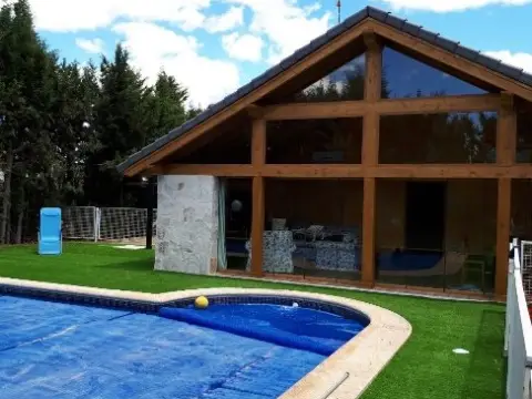 Casa unifamiliar en calle >C. Chopos, nº >
