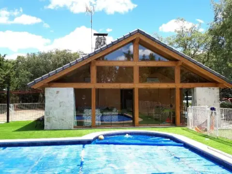 Casa unifamiliar en calle >C. Chopos, nº >