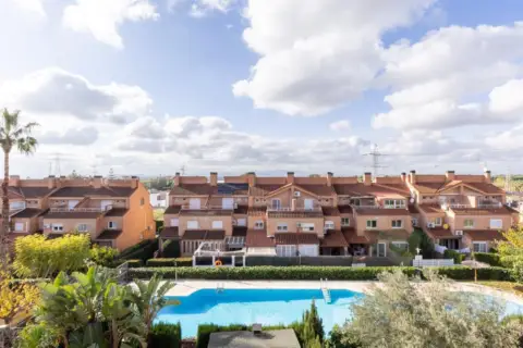 Casa pareada en calle Avenida Rosaleda, nº 1