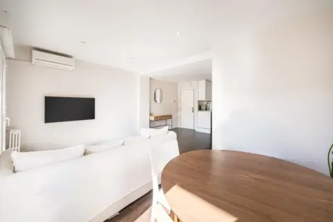 Piso en calle >C. de La Infanta Mercedes, nº >