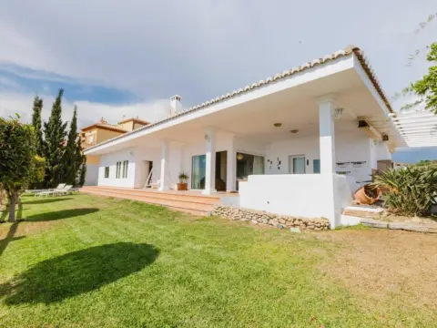 Casa unifamiliar en calle >C. los Naranjos, nº >