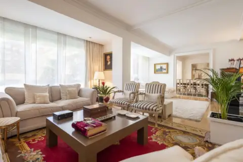 Piso en calle >C. de Orense, nº >