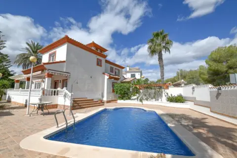 Chalet en Club de Golf y Campo Las Colinas