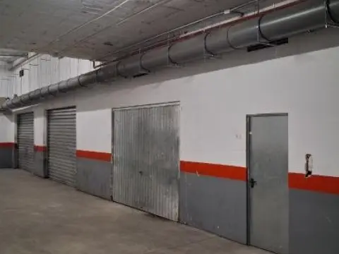 Local comercial en calle >Av. de los Manantiales, nº >