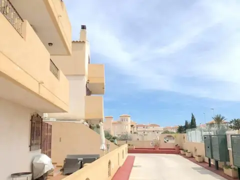 Casa adosada en Playa Flamenca-Las Piscinas