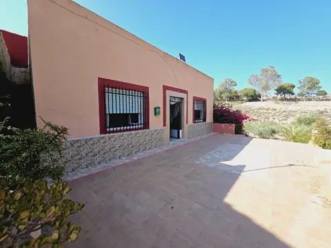 Chalet en calle los Martos, nº 1