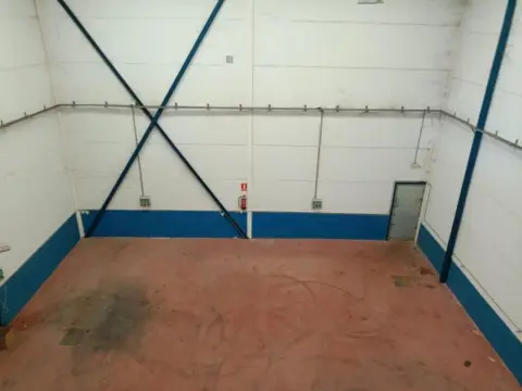 Local comercial en calle >C. Aluminio, nº >