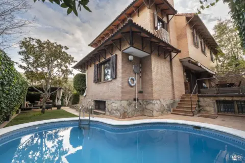 Casa pareada en calle >C. de Burriana, nº >