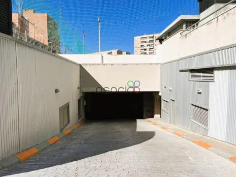 Garaje en calle Layna Serrano, nº 1