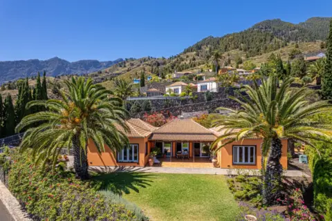 Casa en calle los Pedregales, El Paso — Isla de La Palma, Canari