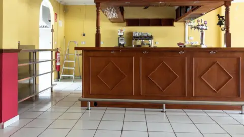 Local comercial en Lm Km 7 Al 11.Py Almadrava, 1ª Linea
