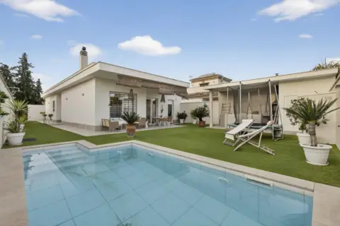 Casa unifamiliar en calle >C. Sinaloa, nº >