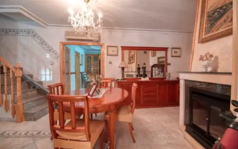 Casa adosada en calle >C. Bo. de Triana, nº >