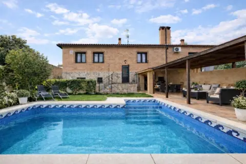 Casa pareada en calle >C. Colombia, nº >