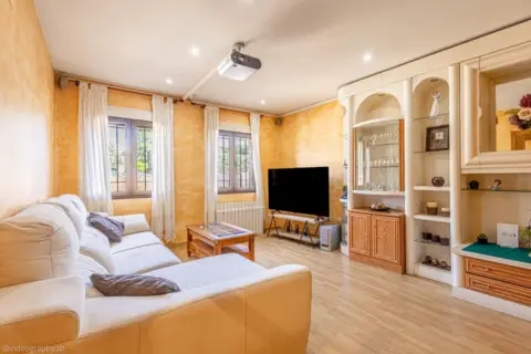 Casa pareada en calle >C. Colombia, nº >