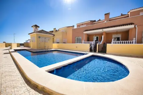 Casa pareada en calle >Av. Gran Muralla China, nº >