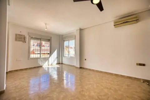 Casa pareada en calle >Av. Gran Muralla China, nº >