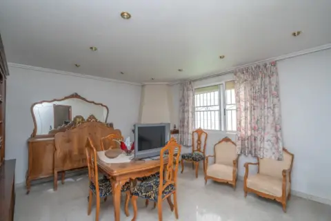 Casa adosada en calle >Av. País Valenciano, nº >