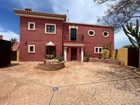Chalet en calle Las Casas Solariegas, nº 1