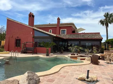 Chalet en calle Las Casas Solariegas, nº 1