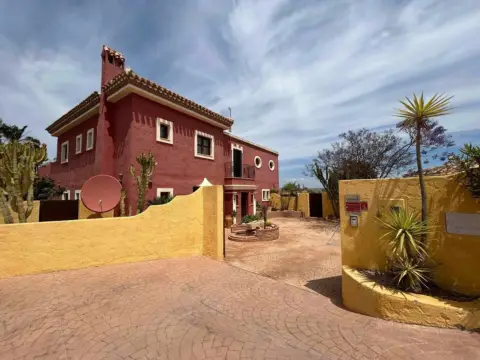 Chalet en calle Las Casas Solariegas, nº 1