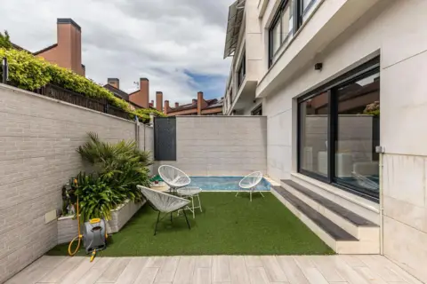 Casa adosada en calle >C. de Arnedillo, nº >