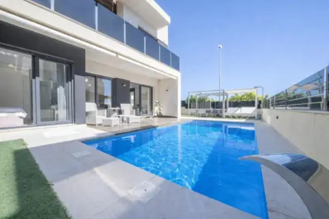 Casa unifamiliar en calle >C. Cabo Ortegal, nº >