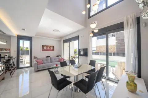 Casa unifamiliar en calle >C. Cabo Ortegal, nº >