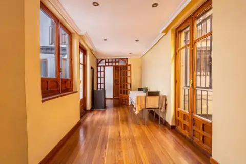 Piso en calle >Tr.ª Jardines, nº >1