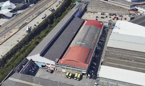 Nave industrial en calle de Gambrinus, 59