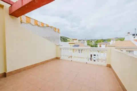 Casa adosada en calle >C. Alberca, nº >