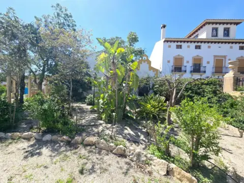 Chalet en Camino de las Alparatas, 23
