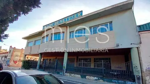 Local comercial en calle del Maestro Serrano