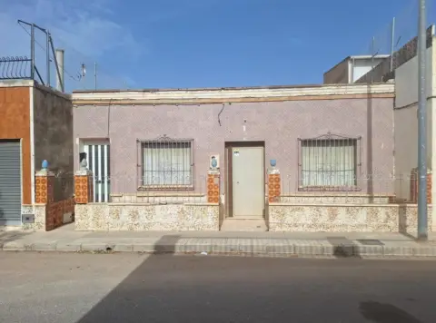 Casa en calle San Joaquin - Santa Ana