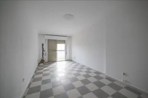 Piso en Urbanización Veinte de Mayo.