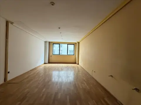 Piso en Avenida de los Reyes Católicos