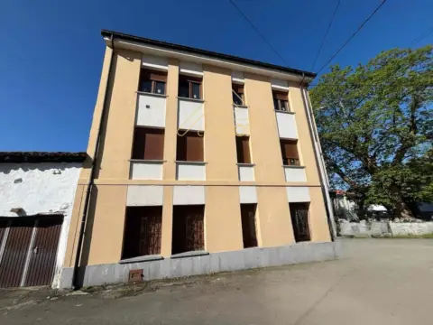 Casa en calle Pelugano-Juego de Bola