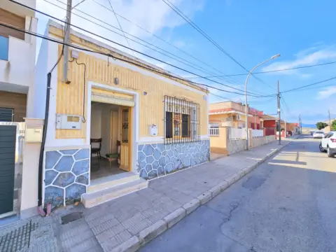 Casa en Los Dolores-Los Gabatos-Hispanoamérica