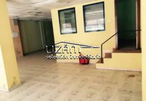 Local comercial en calle de Fuertes Acevedo