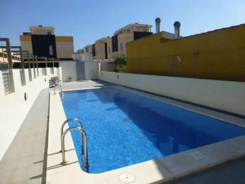 Chalet adosado en calle Benafeli