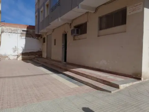 Local comercial en calle calle San Leandro-Los Barreros