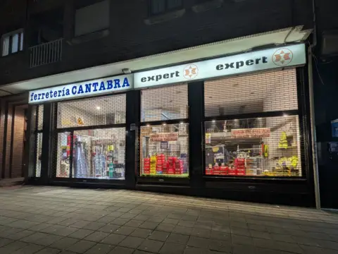Local comercial en calle de la Magdalena, 33